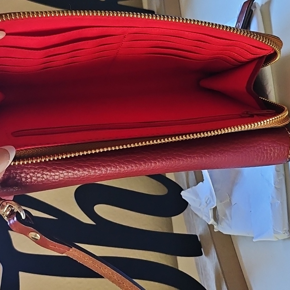 *SALE* - DOONEY & BOURKE Crossbody Wallet - Burgandy - EUC - Picture 5 of 5